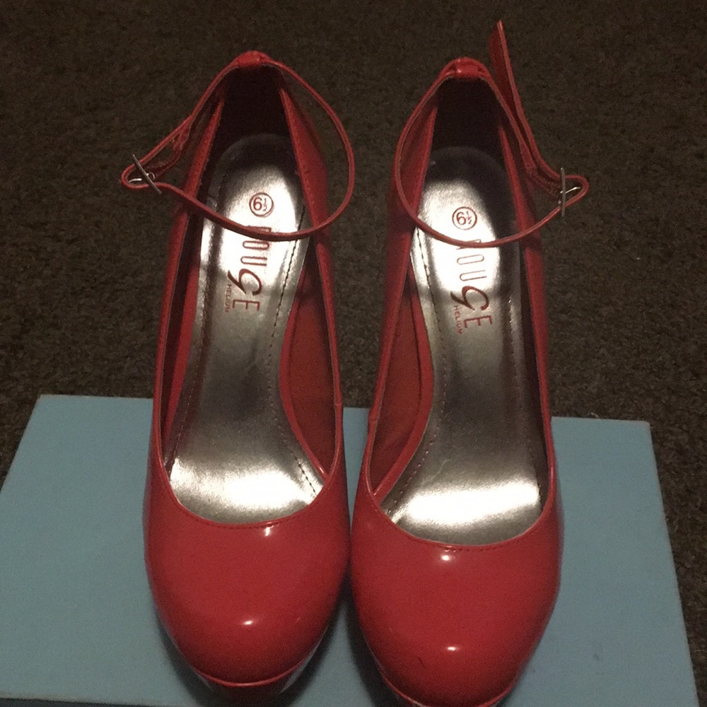 Pink heels shoes